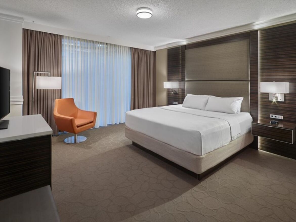 Delta Edmonton Centre Suite Hotel 2