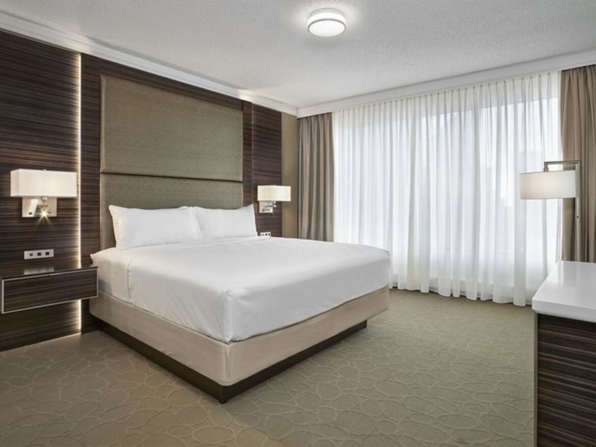 Delta Edmonton Centre Suite Hotel 4