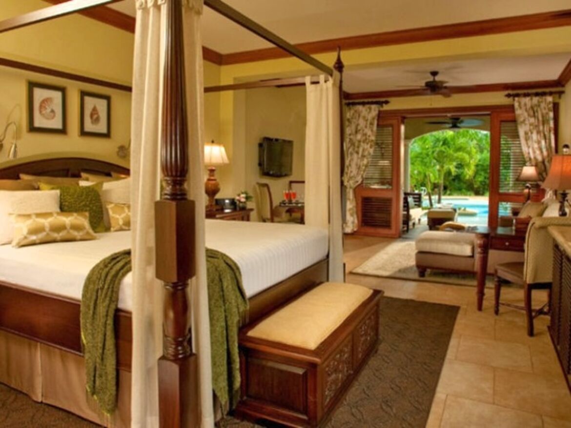 Swim Up Crystal Lagoon Honeymoon One Bedroom Suite