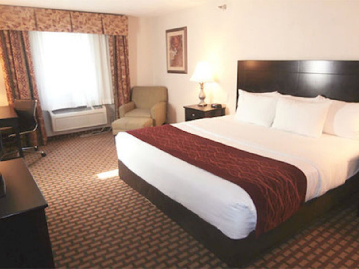 Comfort Inn & Suites Downtown Kansas City 1