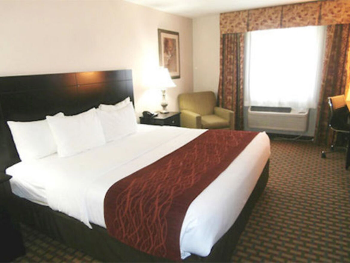 Comfort Inn & Suites Downtown Kansas City 2
