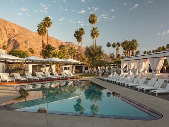 12, 13 Palm Springs LHorizon Resort pool